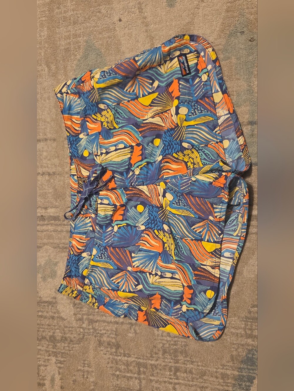 Patagonia Women Wavefarer Boardshorts. Blue Multicolored. Size 8. EUC